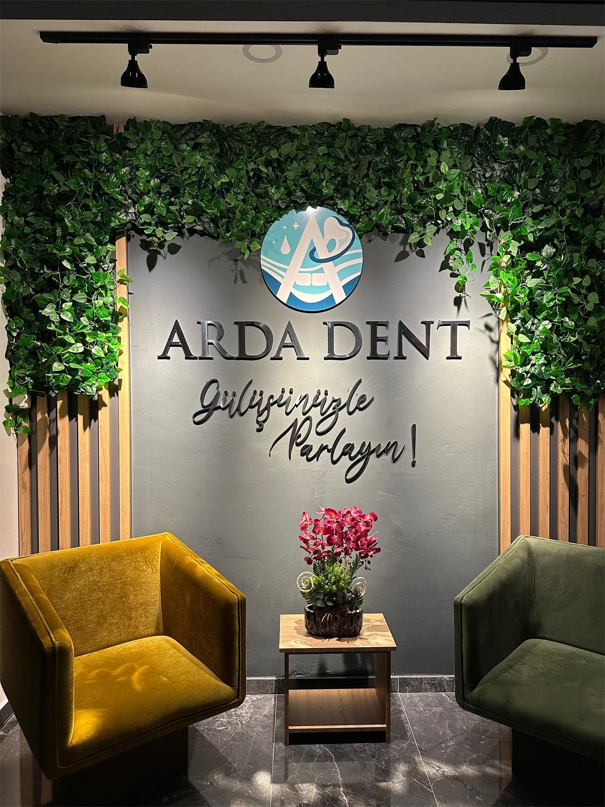 Arda Dent Etimesgut diş kliniği karşılama alanı