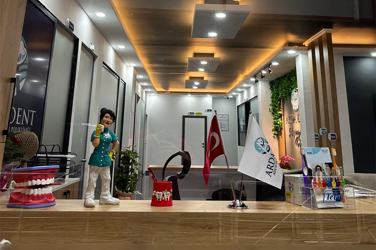 Arda Dent Elvankent kliniği karşılama bankosu